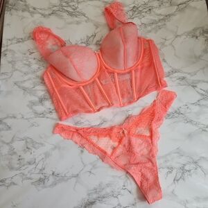 VS Lace Cap-Sleeve Corset Top and Thong Panty L Large